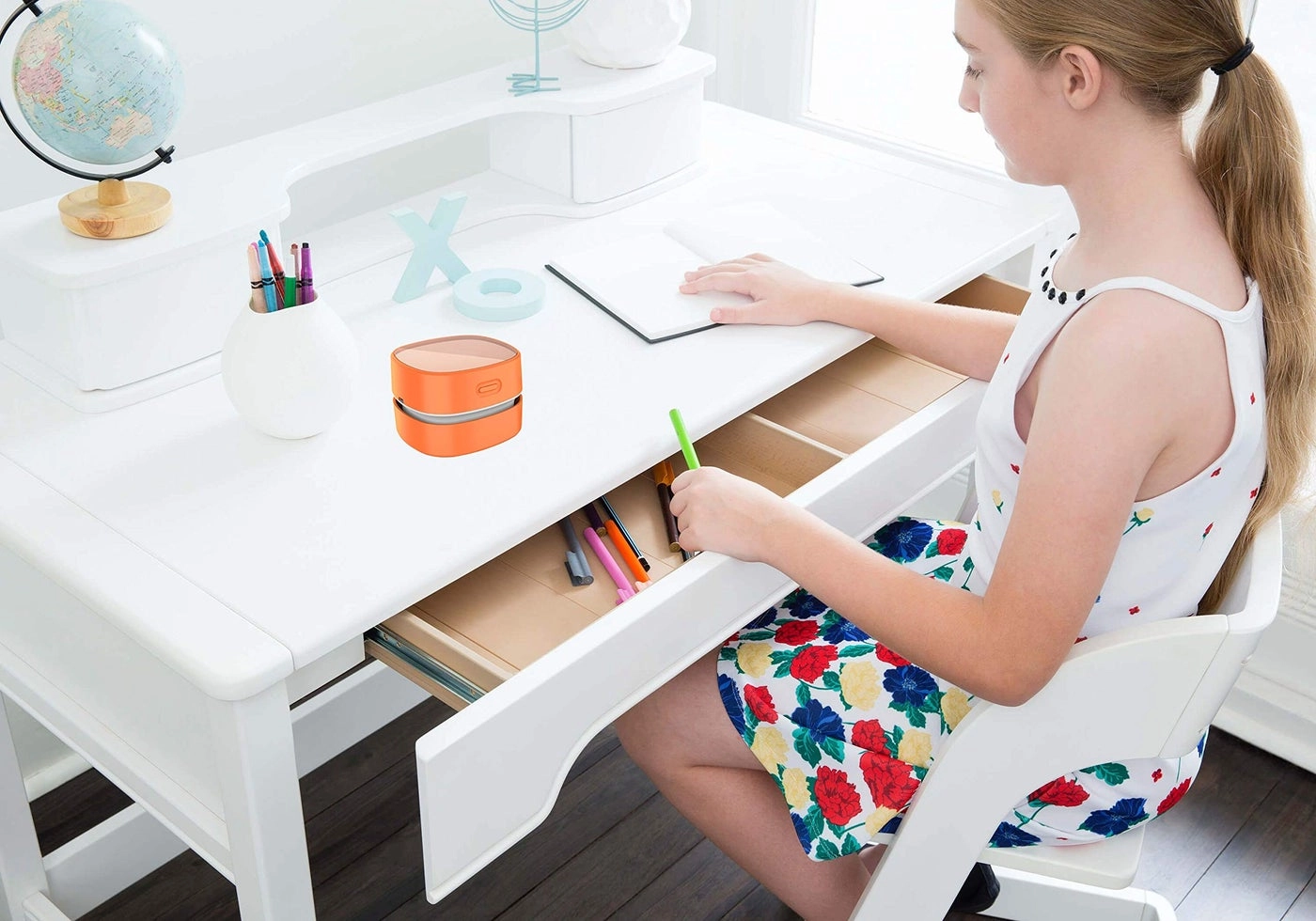 Desktop Vacuum Cleaner - Cordless 360º Rotatable 400 mins