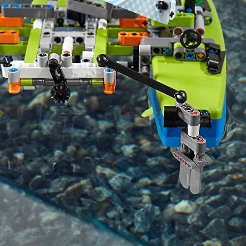 Technic Catamaran 42105