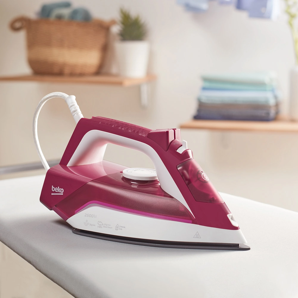 Steam Iron - Ceramic soleplate 2600Watts 35 g/min