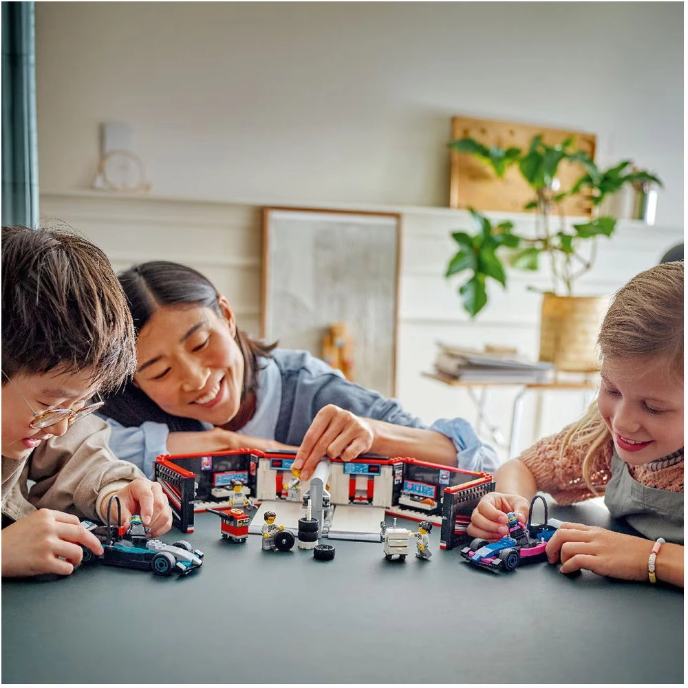 F1 Garage (60444) + Mercedes-AMG + Alpine Cars