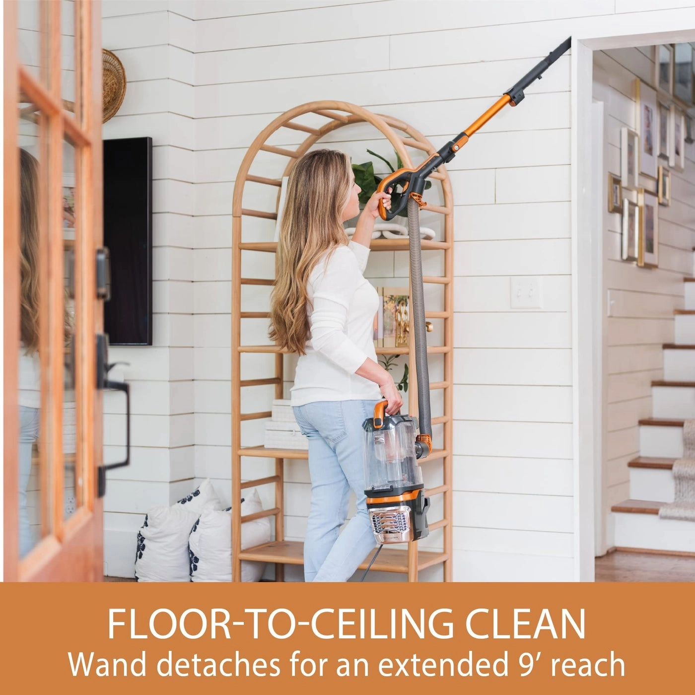 Featherlite LiftUp Bagless Upright Vacuum (DU4080)