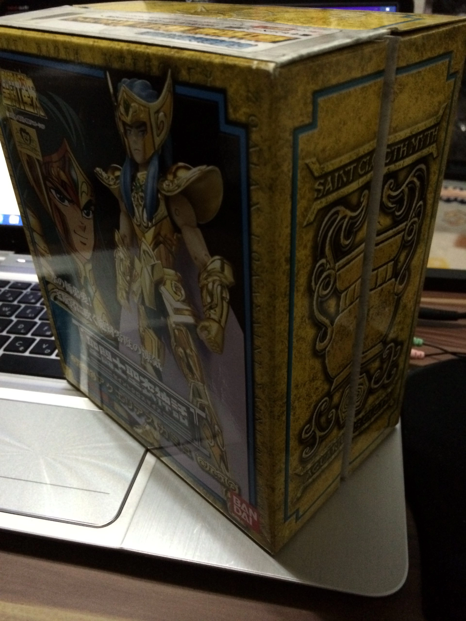 BANDAI Co., Ltd. Aquarius Camus - Saint Seiya Saint Cloth Myth (19.99 cm) (3255057)