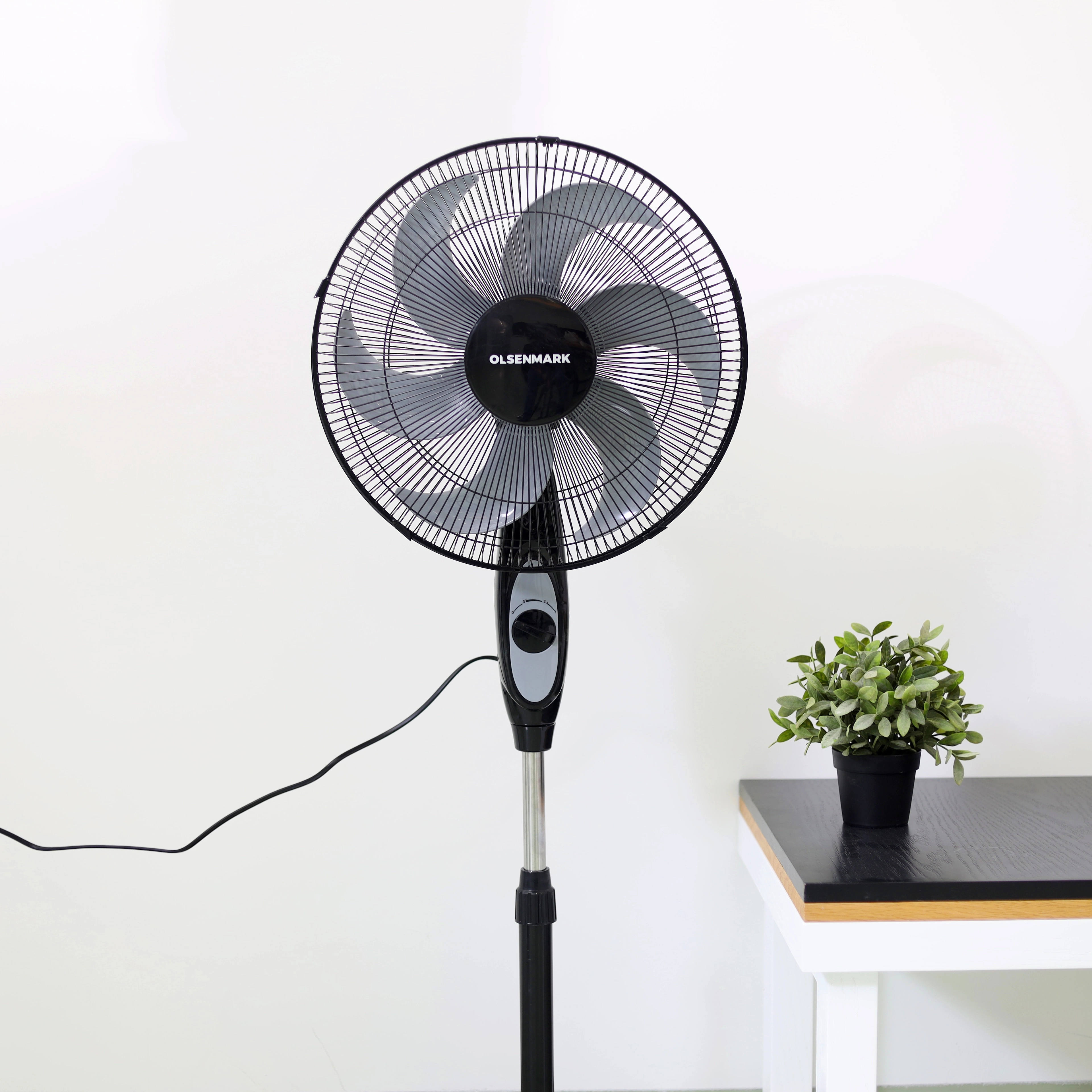 OMF1793 - 16" Stand Fan Remote Control 70W