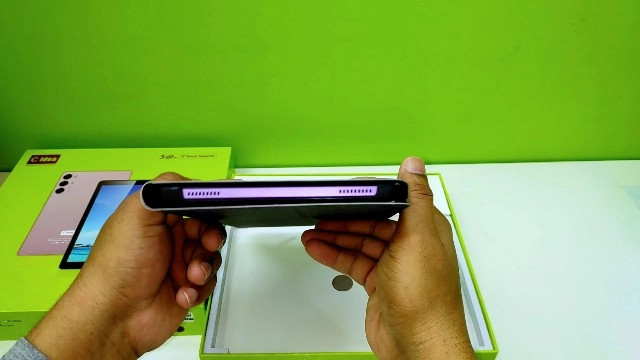 CM925 - 8 GB 9 in 256 GB