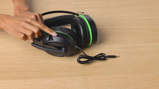 Pro Universal Gaming Headset - Wired Headset