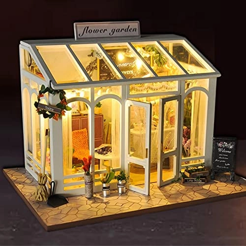 Miniature Dollhouse - Garden