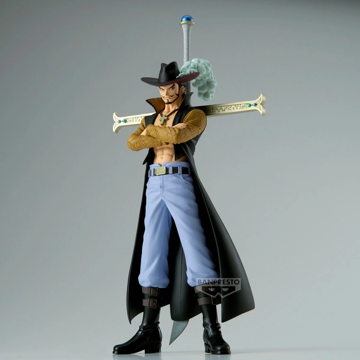 Dracule. Mihawk Statue - One Piece