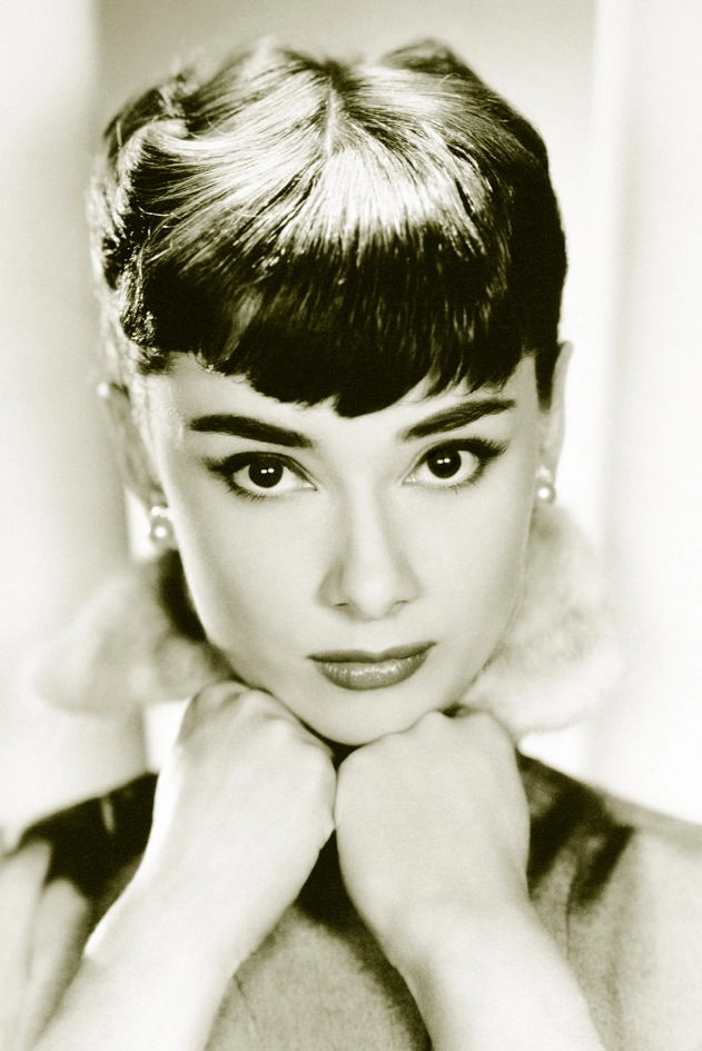PYRAMID POSTERS Audrey Hepburn Sepia Maxi Poster - 150gsm gloss paper 61 x 91.5 cm