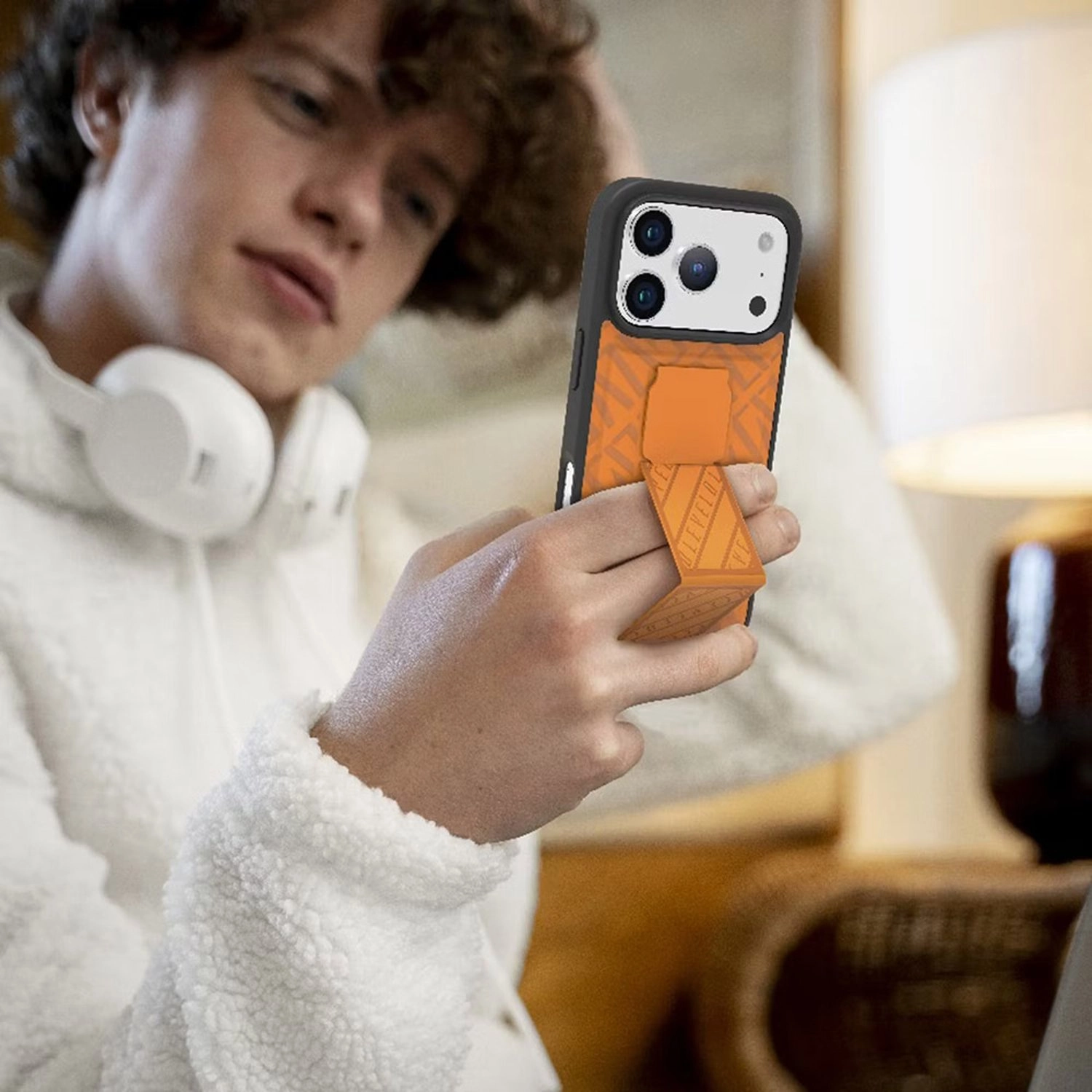 Morphix Cuero Gripstand Case for iPhone 17 Pro