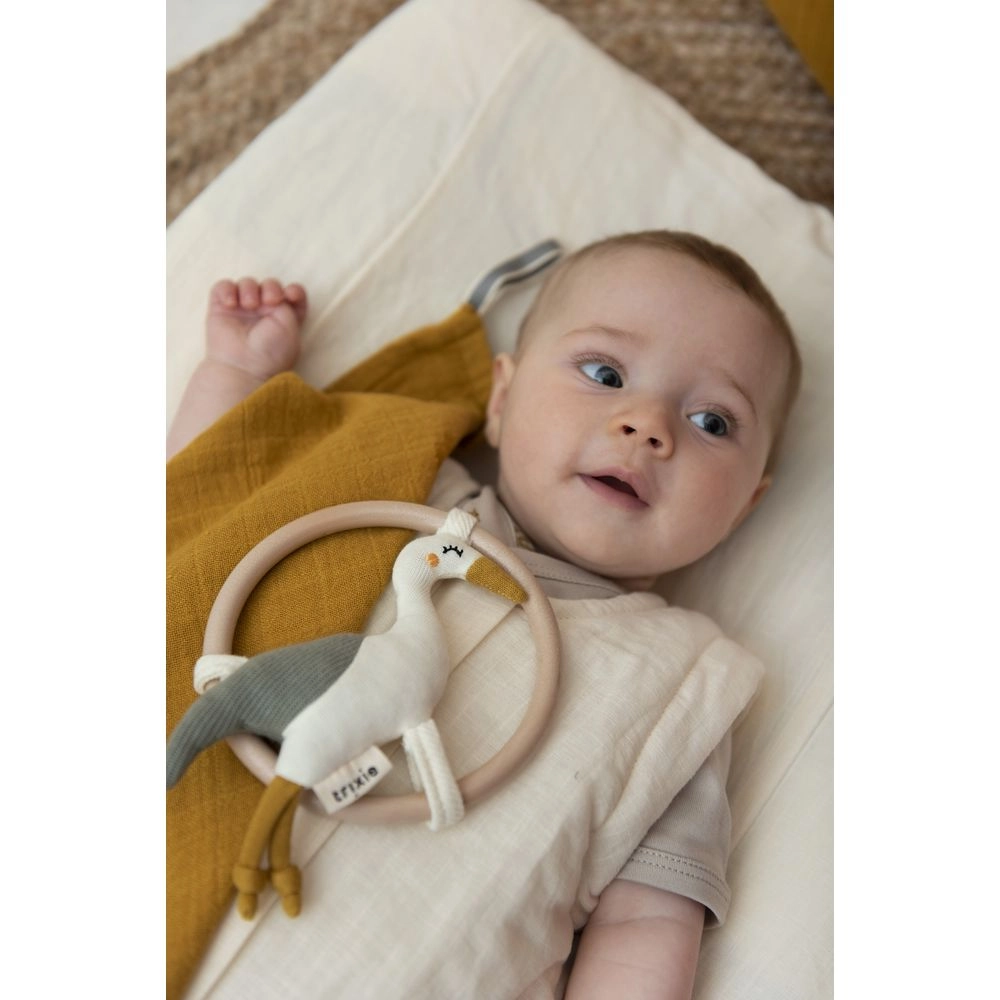 Heron - Suitable for 0 month and above 100% organic cotton - filling: 100% recycled PES - wood