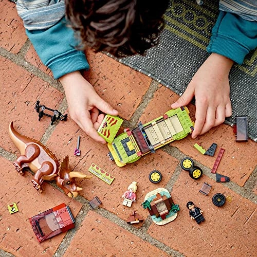 Jurassic World Triceratops Research (76959) - Ford Explorer Car Dino Figure