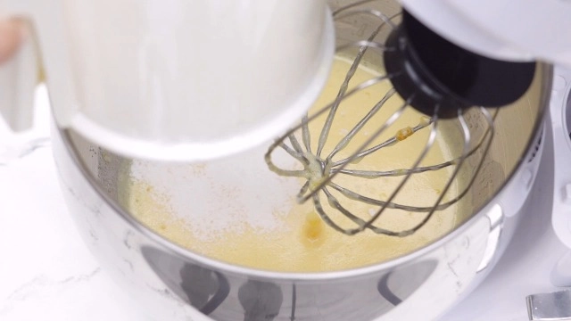 Stand Mixer - 5 Liters 700 watts