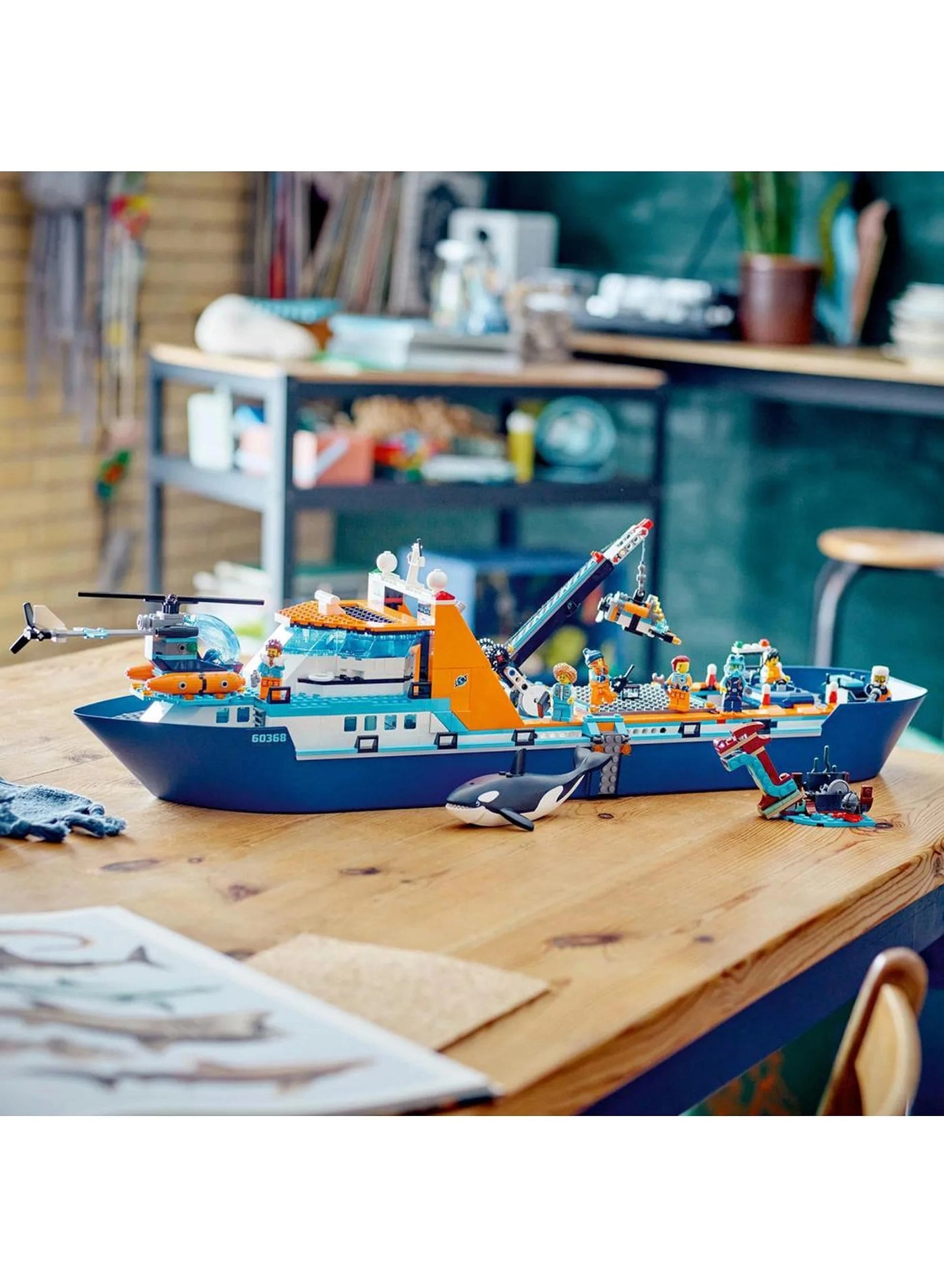 City Arctic Explorer Ship (60368) - Helicopter 7 Minifigures