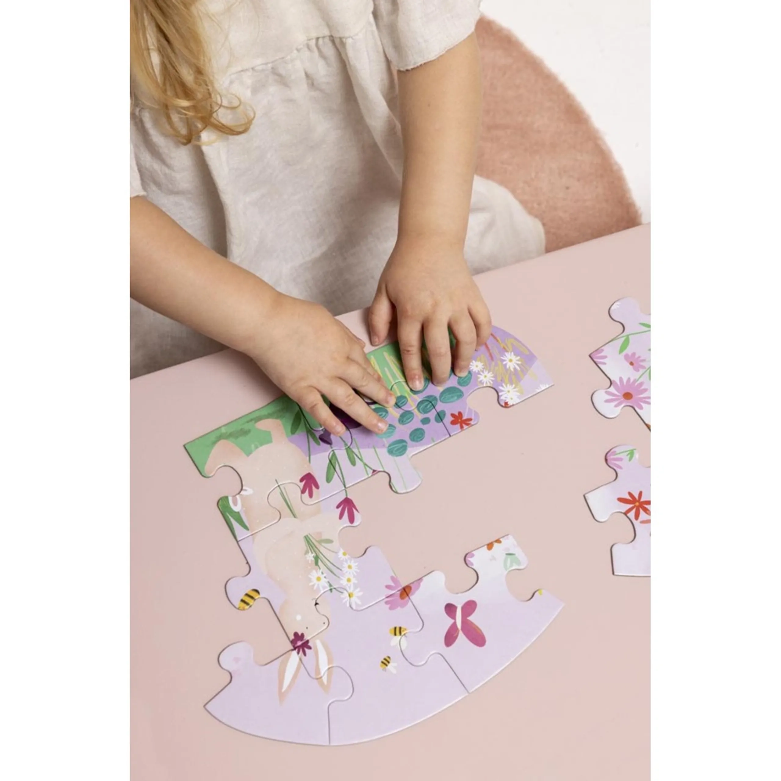 Mrs. Rabbit's Flowers Puzzle (16090809-35-634) - 12 pcs