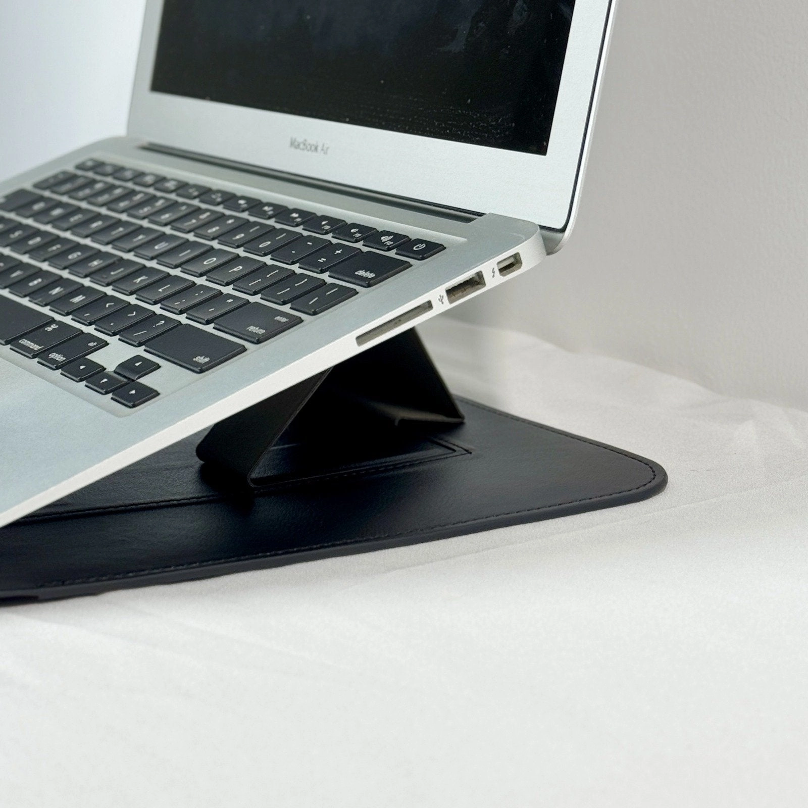 Eleve Leather Sleeve for MacBook 13.6-Inch