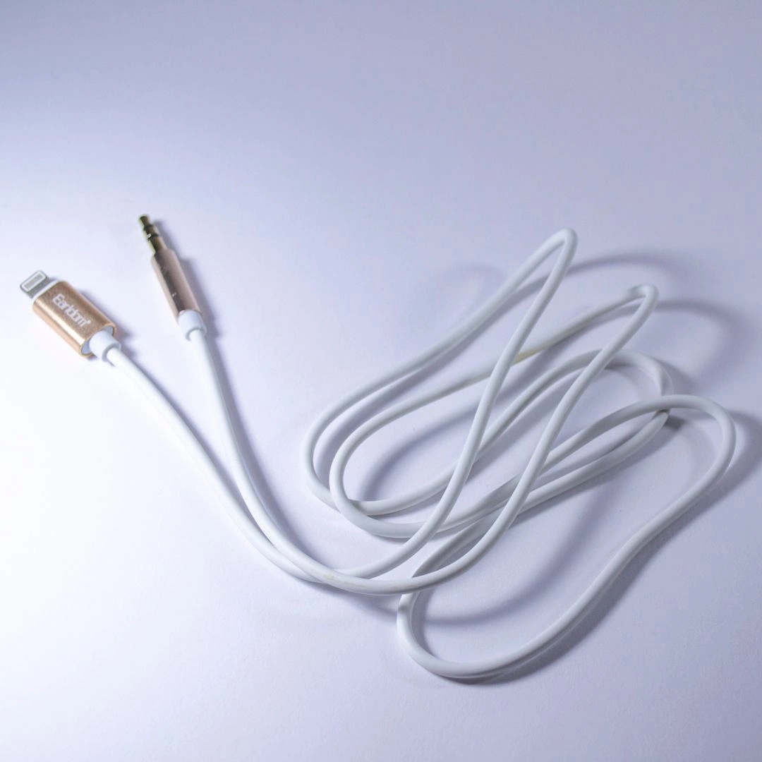Lightning To 3.5Mm Plug