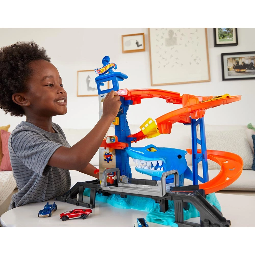 City Parking Garage & Toy Car - 1:64