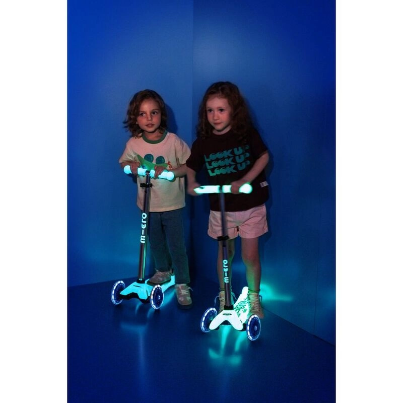 Maxi Deluxe 3-Wheel Kick Scooter – 120/80 mm LED
