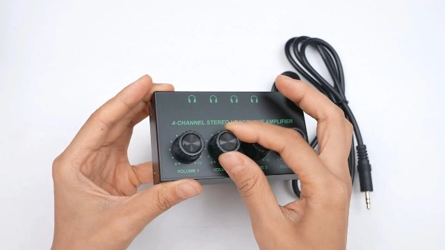 4 Way Headphone Amplifier - USB Power Knob Volume Control