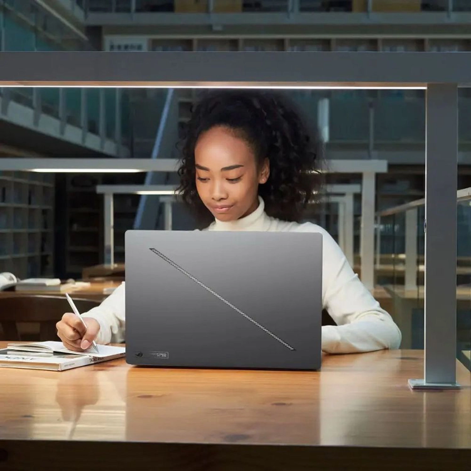 ROG Zephyrus G16 GU605CX - 16'' Core Ultra 9 285H 64GB DDR5 2TB SSD