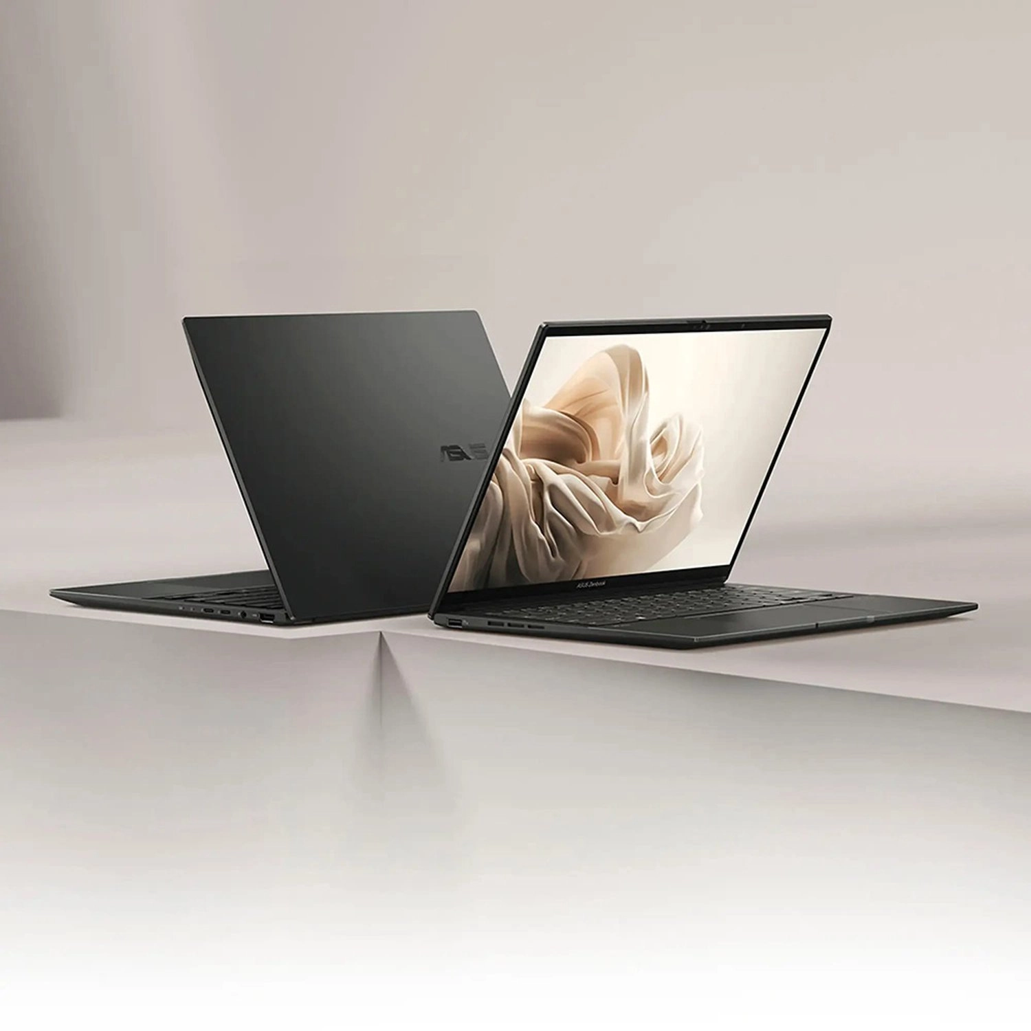 Zenbook Q415MA Q415MA - 14'' Core Ultra 5-125H 8GB DDR5 512GB SSD