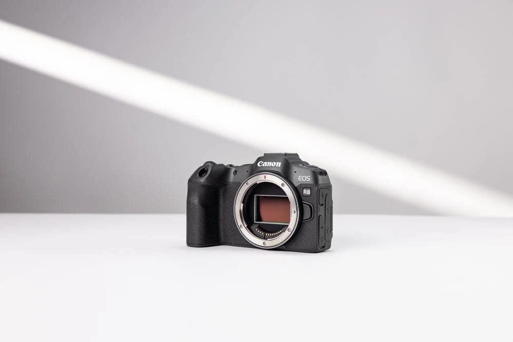 EOS R8