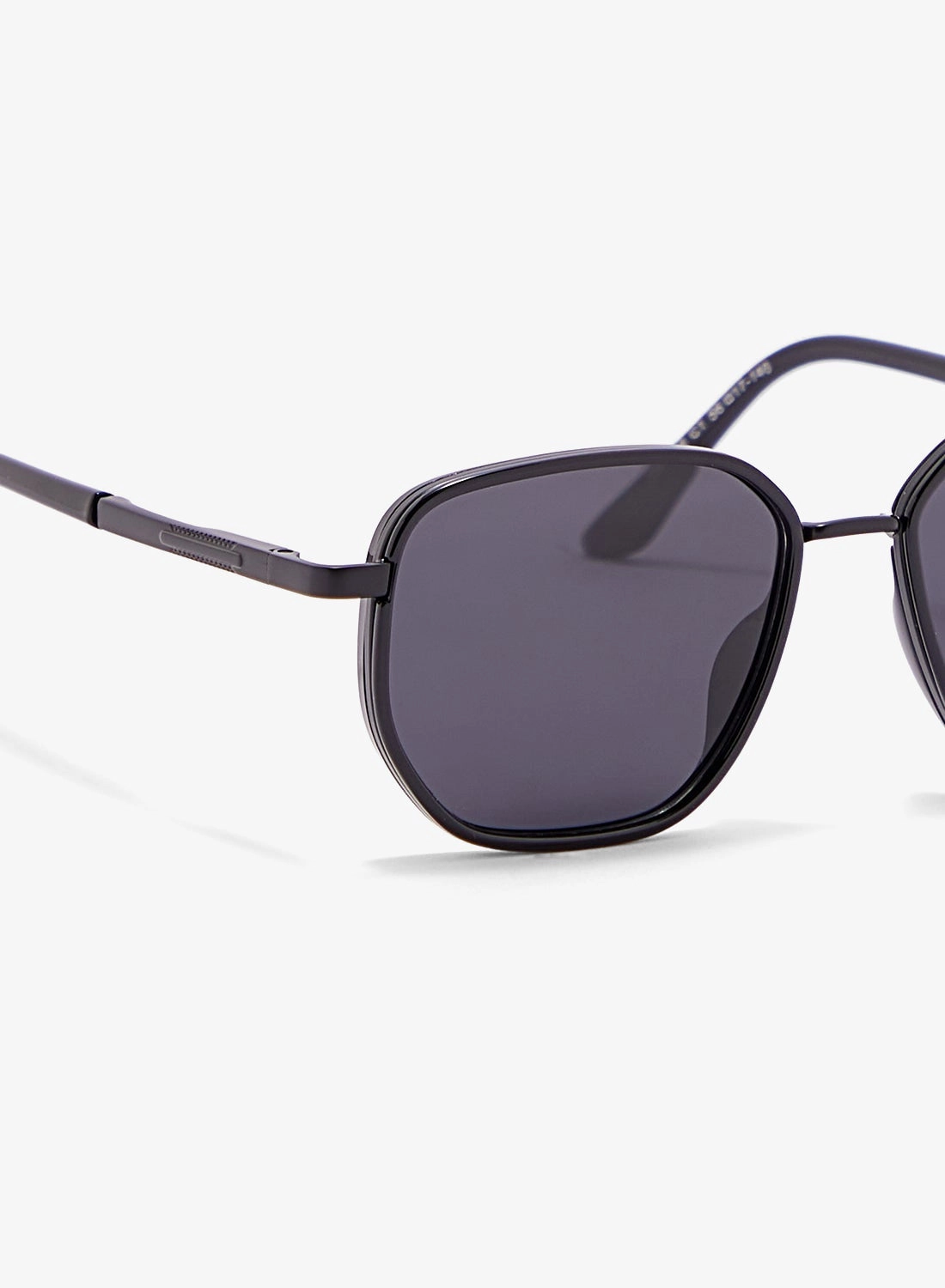 Angular Aviator Sunglasses - Black