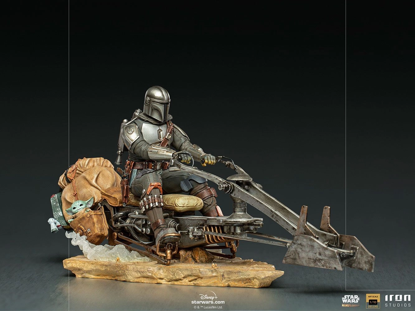 The Mandalorian on Speederbike Deluxe - Star Wars - Battle Diorama Series Art Scale 1:10