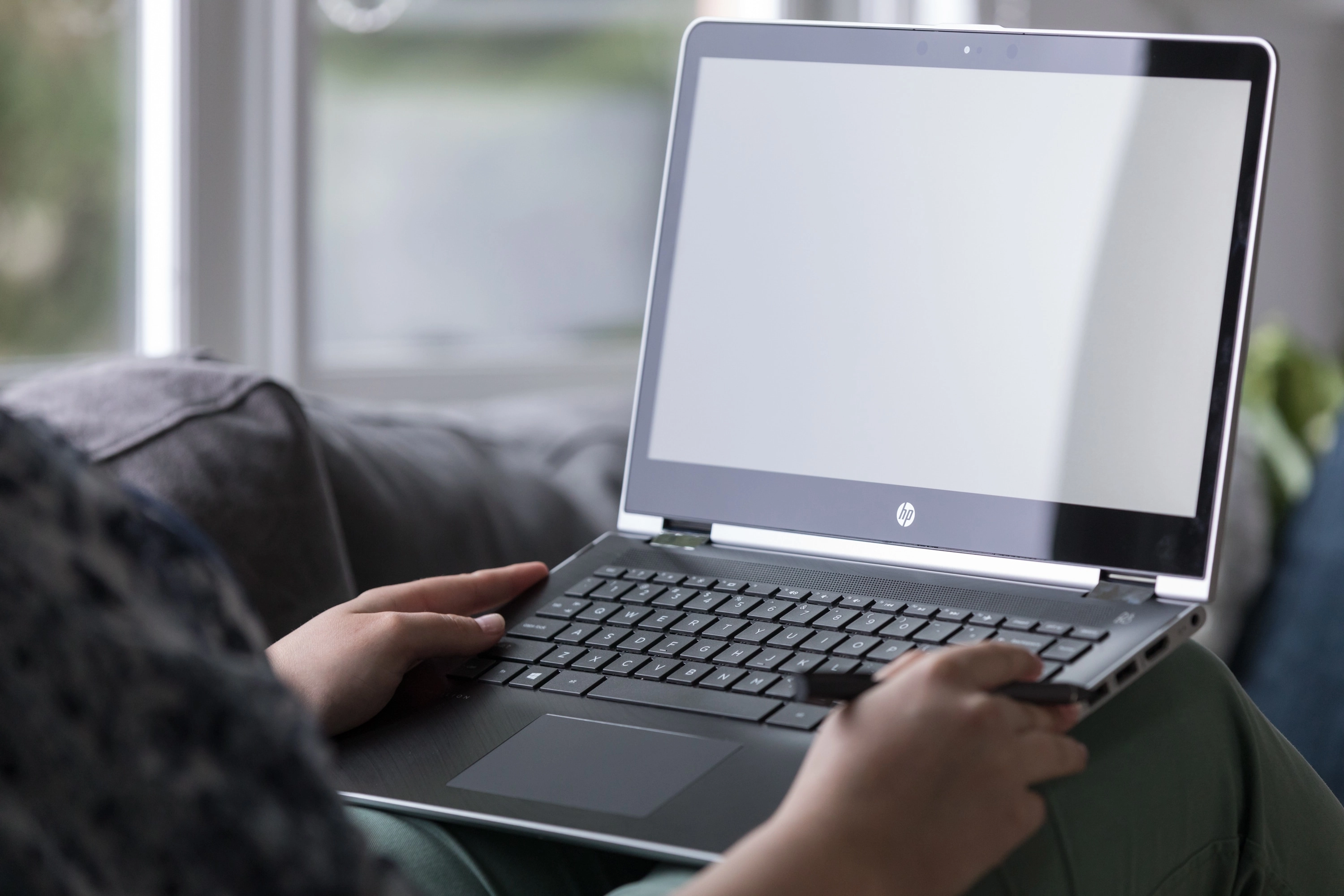 Pavilion x360 7A5U8EA - 14'' Core i5-1235U 8GB DDR4 512GB SSD + 150 Mouse + TL Case - 15.6''