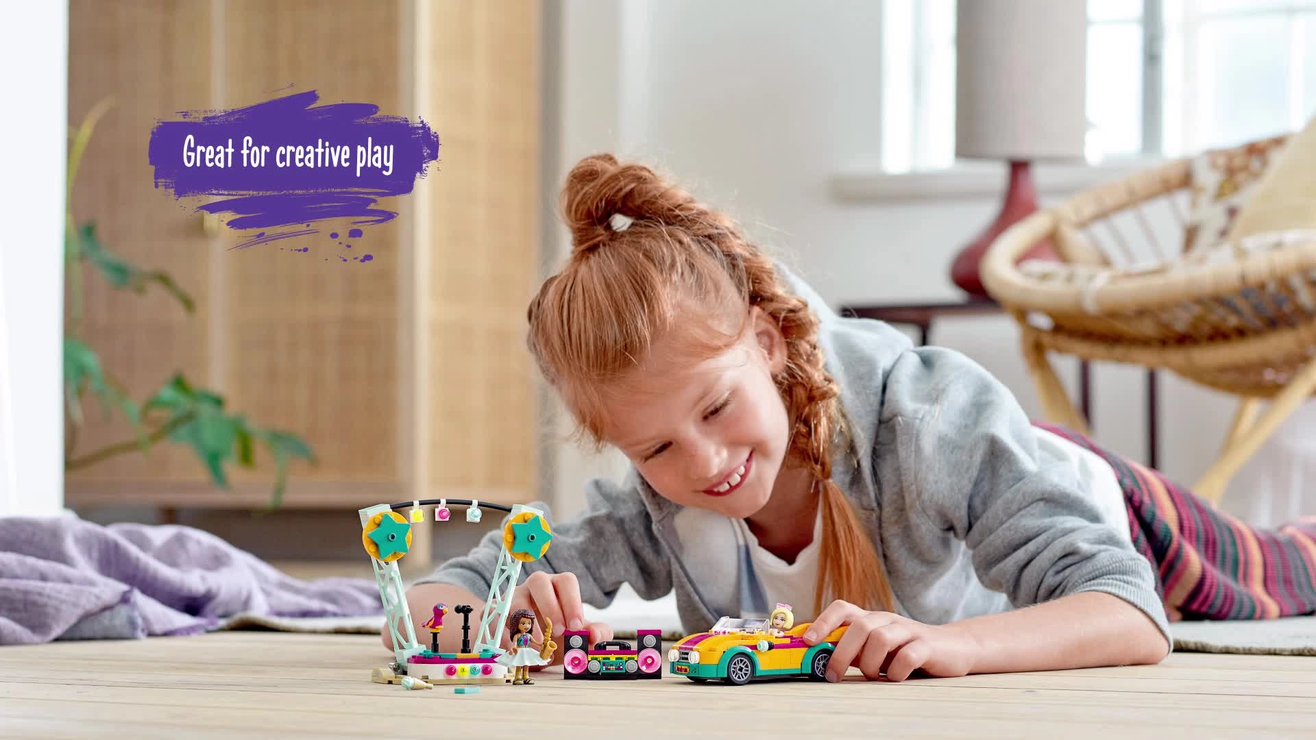 Friends Andrea’s Car and Stage (41390)