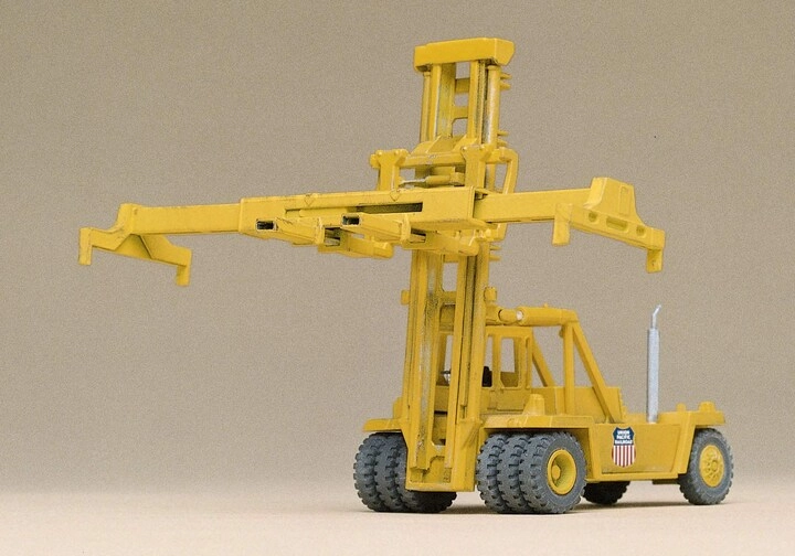 Walthers Cornerstone Kalmar Intermodal Container Crane - HO Kit