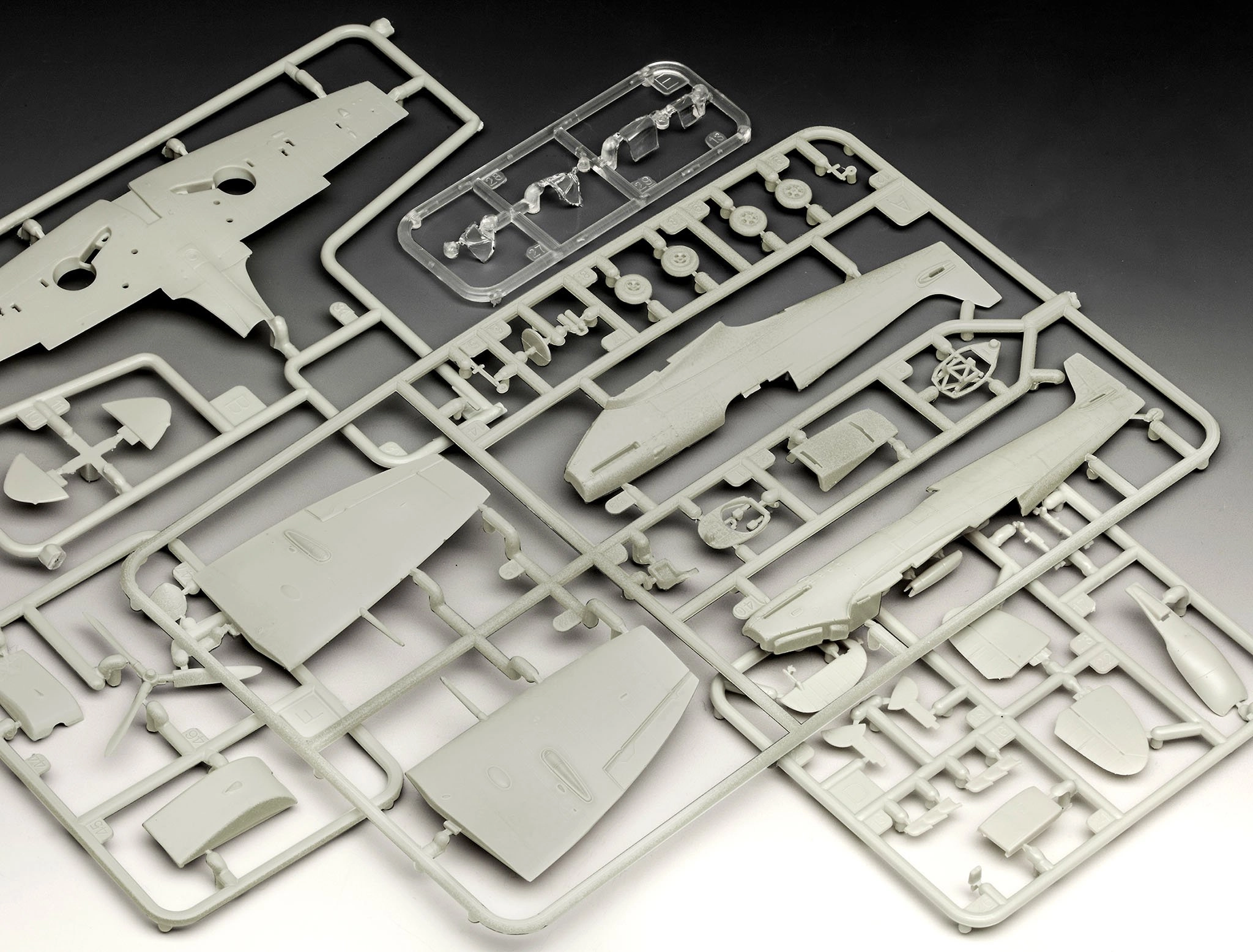 Supermarine Spitfire Mk.Vb - Unbuilt/Unpainted Model Kit (63897) - 1:72