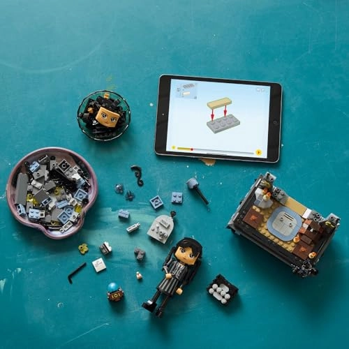 Wednesday Addams Figure (76780)