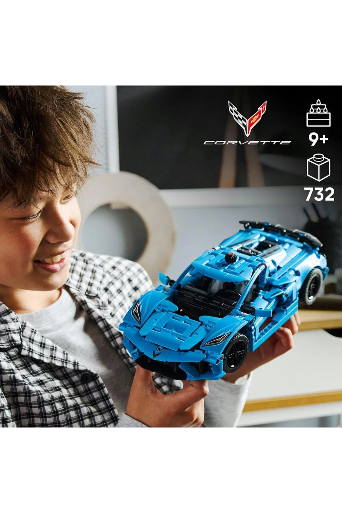 Technic Chevrolet Corvette Stingray (42217) - Blue Race Car Moving 8-Cylinder Engine