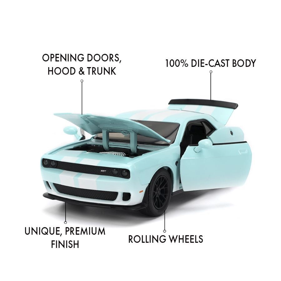 Slips 2015 Dodge Challenger - 1:24