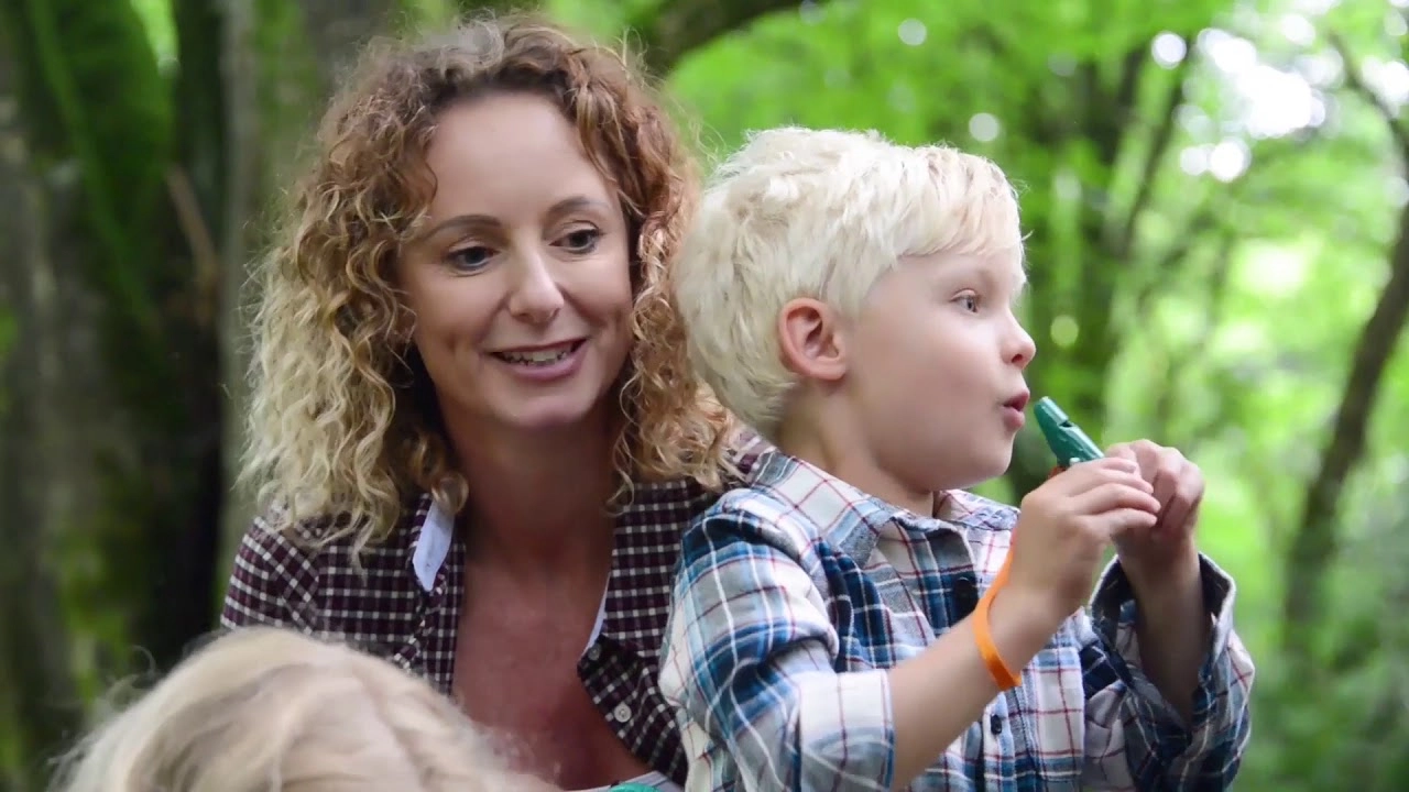 Nature Detective Bamboo Magnifying Glass - 4x + Whistle - two tones