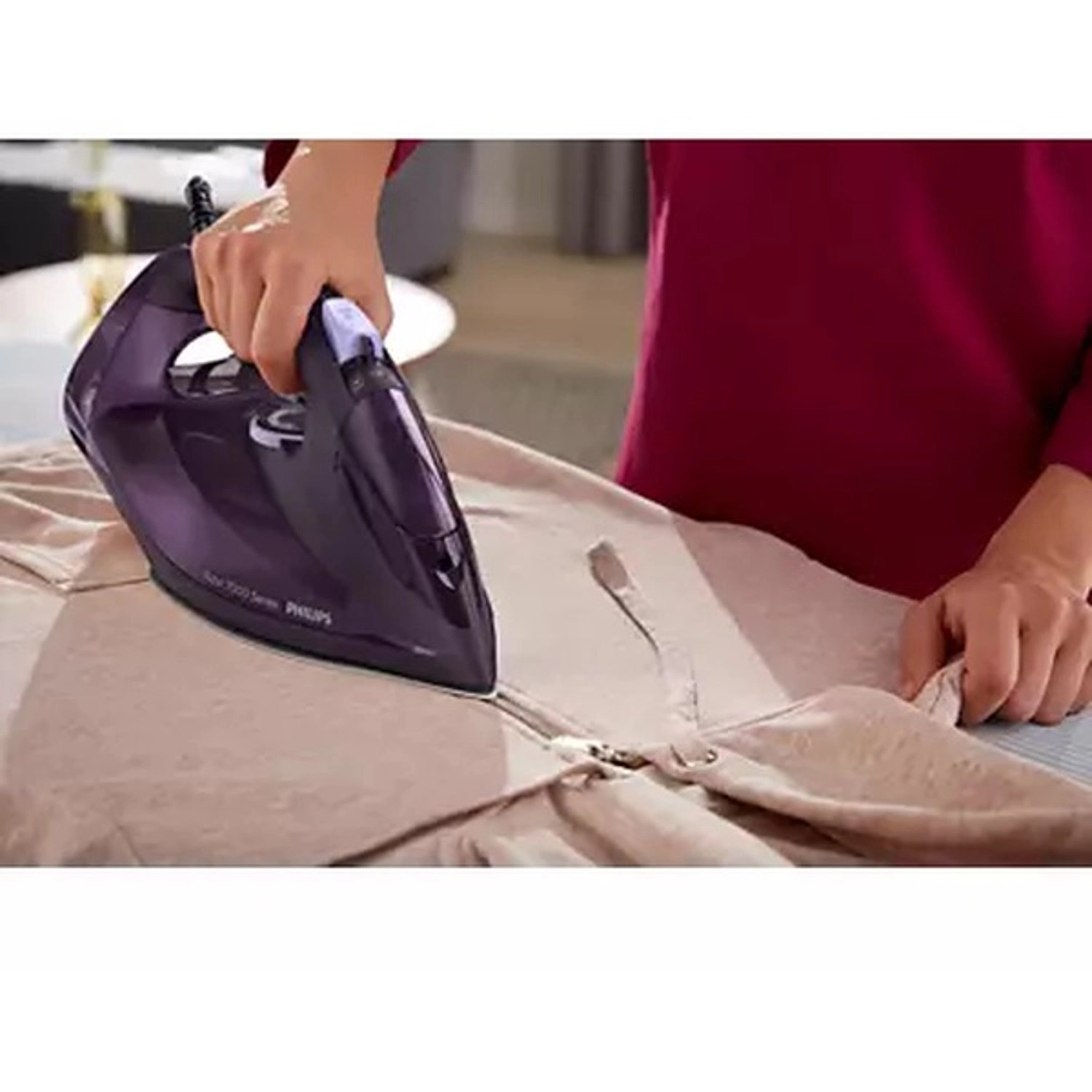 DST7051 - Steam Iron 2800W 300 ml