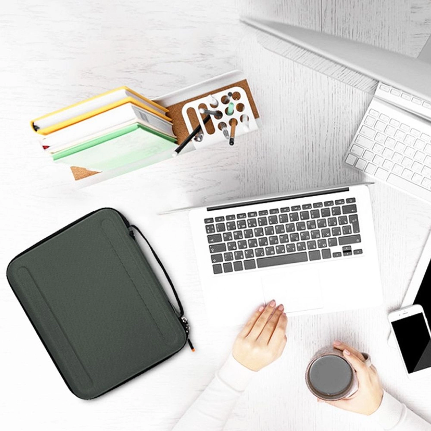 Hardshell Case with Pencil Holder for iPad Pro 11-inch