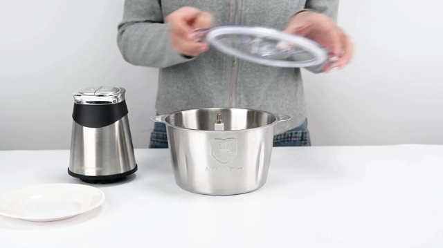 Electric Food Chopper - 1.8L 220 Volts (AC)