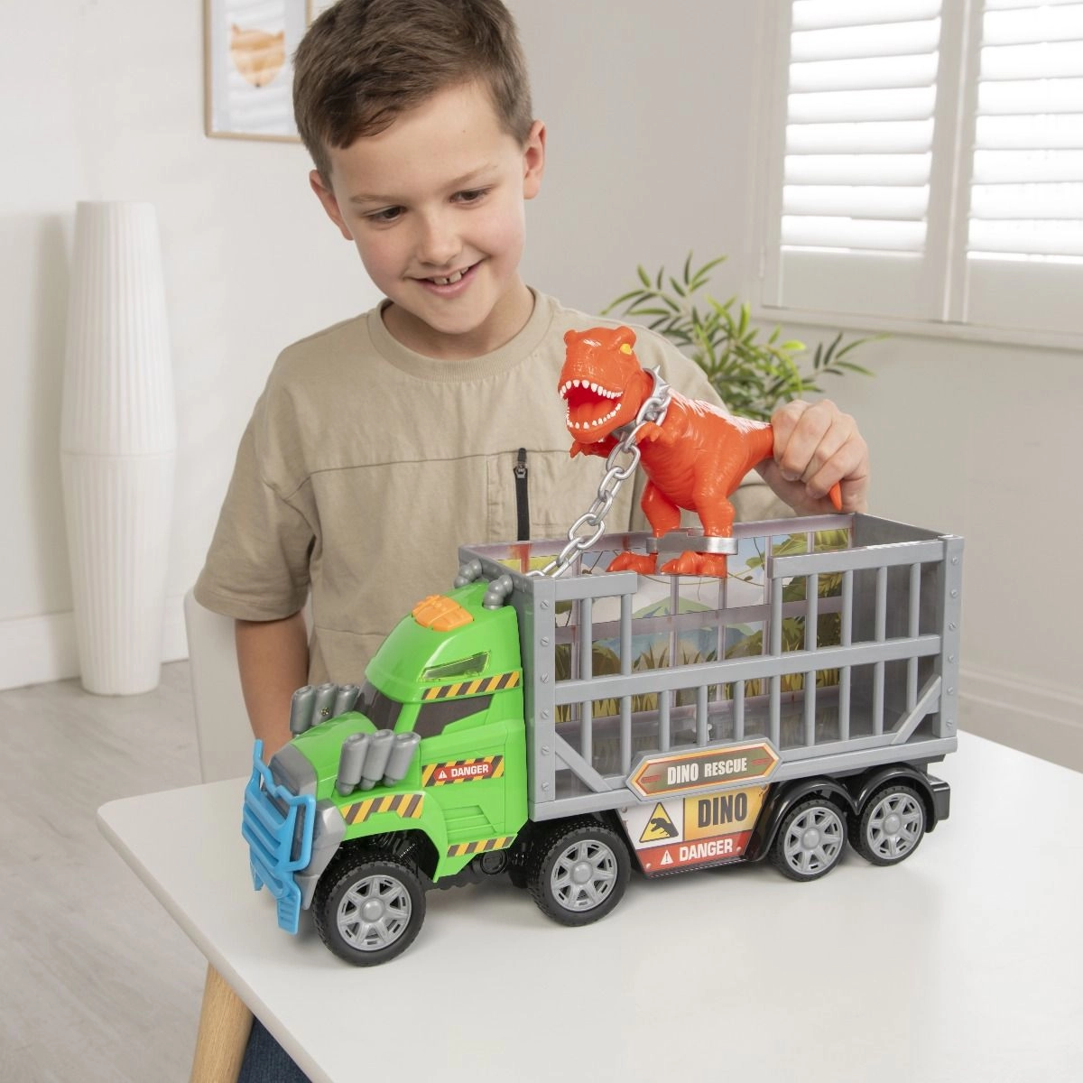 Monster Moverz Dino Rescue - flashing lights realistic engine sounds