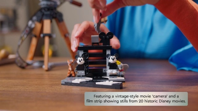 Disney Walt Disney Tribute Camera (43230) - Memorabilia Set for Adults