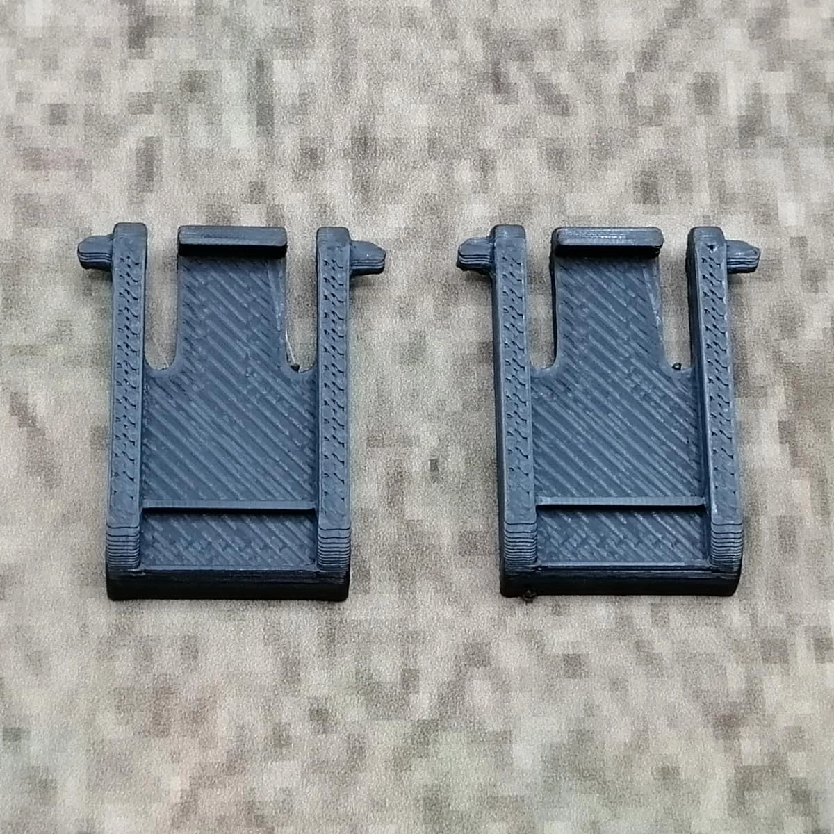 Armaturenking Replacement Keyboard Feet - Plugging