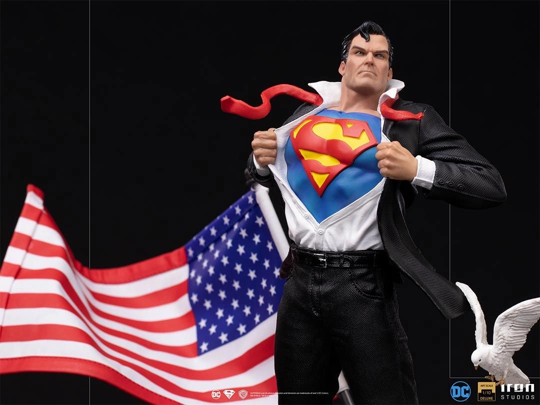 Clark Kent Deluxe - DC Comics - Art Scale 1/10 - Limited Edition Hand Painted Removable Cloth Flag