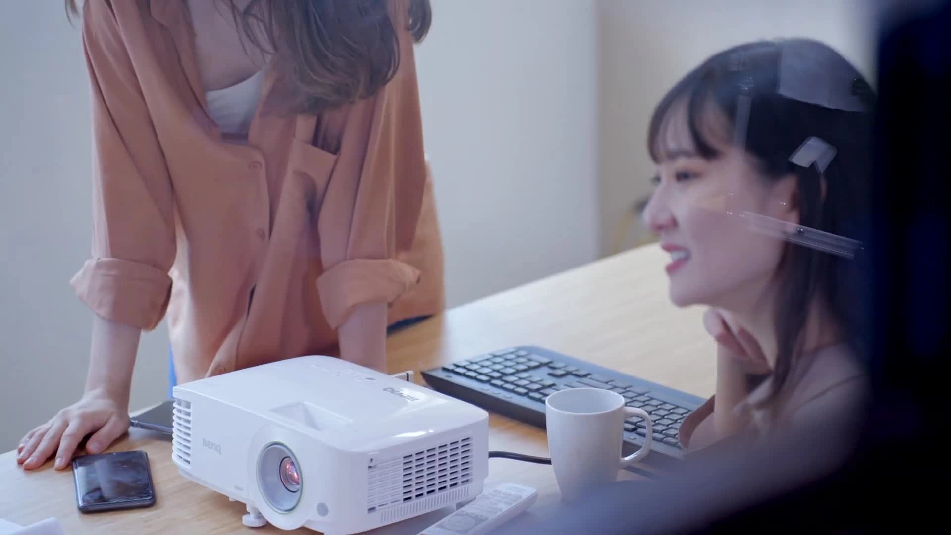 EH600 3500 ANSI lumens