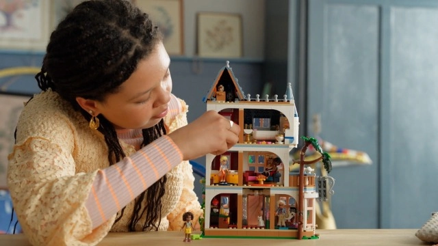 Friends Castle Bed and Breakfast Hotel Playset (42638)