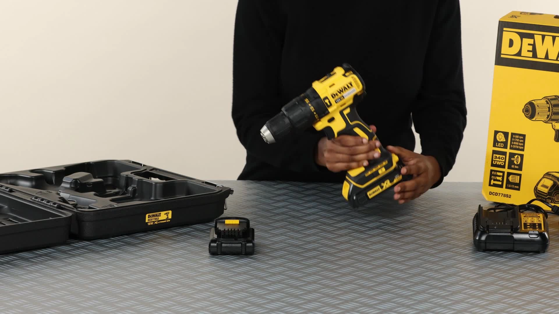 DCD778S2-GB - 2 x 1.5Ah