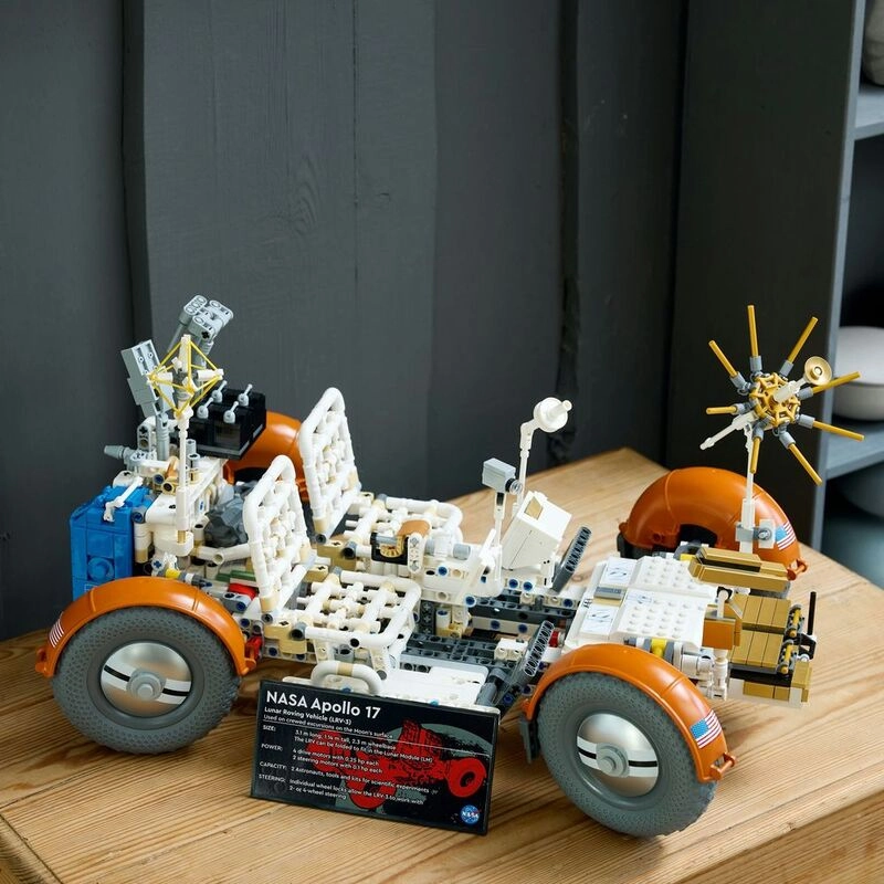 Technic NASA Apollo Lunar Roving Vehicle (42182)