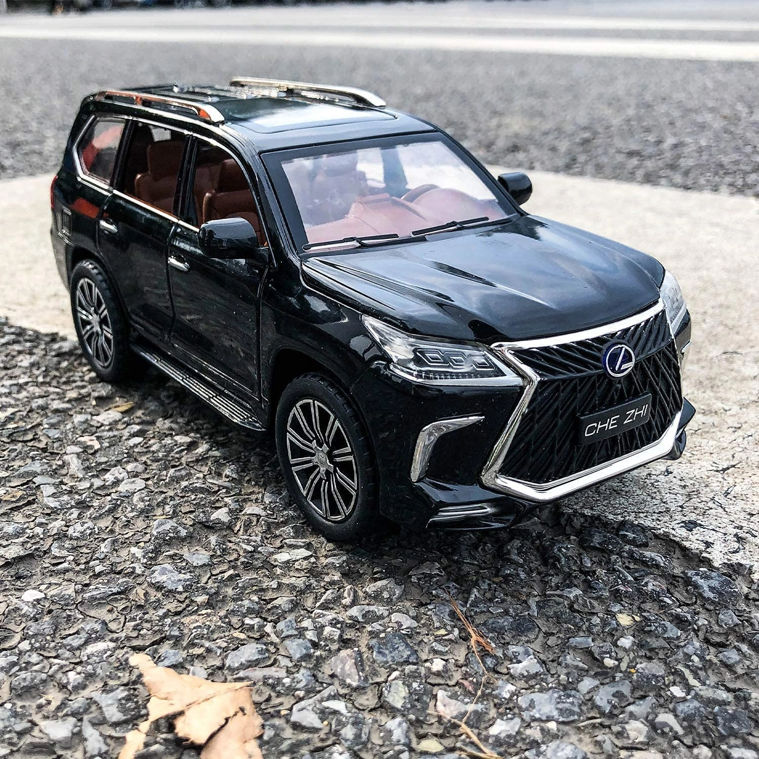 LX570 - 1:24 1 Count