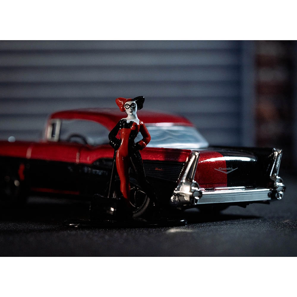 Harley Quinn 1957 Chevy Bel Air with Harley Quinn Figure - 1:32