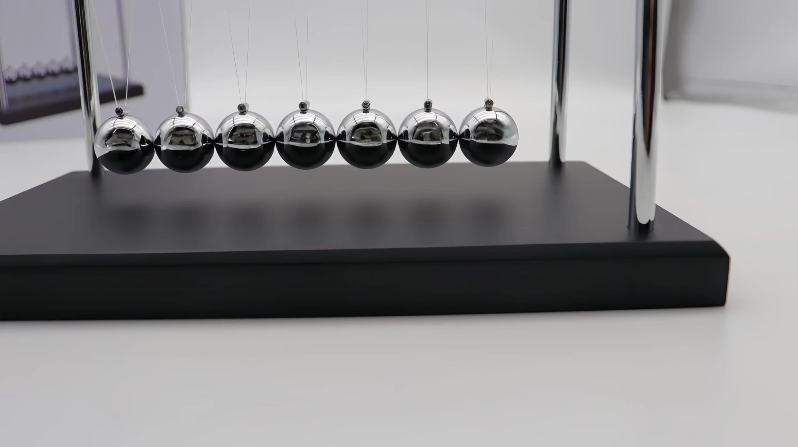 Newton's Cradle Physics - 7 pieces